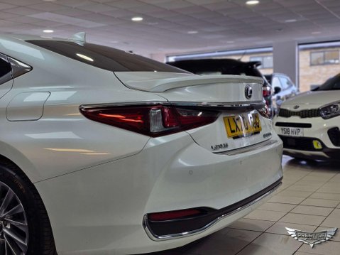Lexus Es 2.5 300h Takumi E-CVT Euro 6 (s/s) 4dr 45