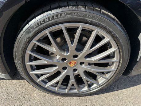 Porsche Panamera PDK 18