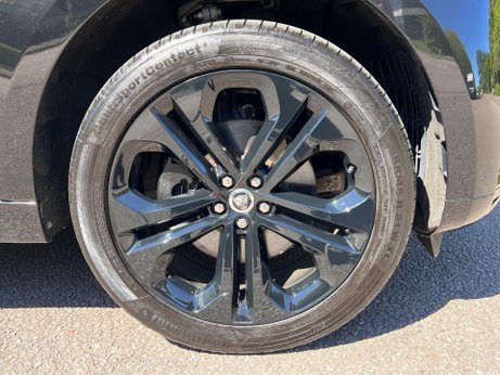 Jaguar F-Pace 2.0 D200 MHEV R-Dynamic HSE Black Auto AWD Euro 6 (s/s) 5dr 68