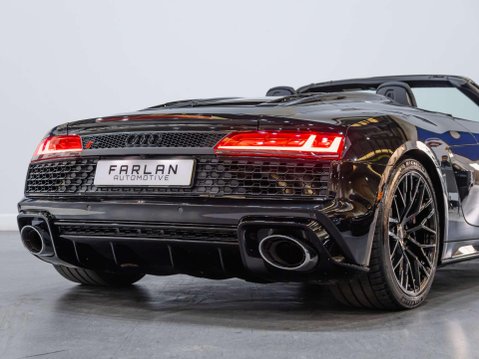Audi R8 5.2 FSI V10 Spyder 2dr Petrol S Tronic quattro Euro 6 (s/s) (570 ps) 41