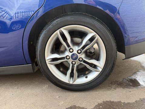 Ford C-Max 1.6 TDCi Titanium X Euro 5 5dr 23