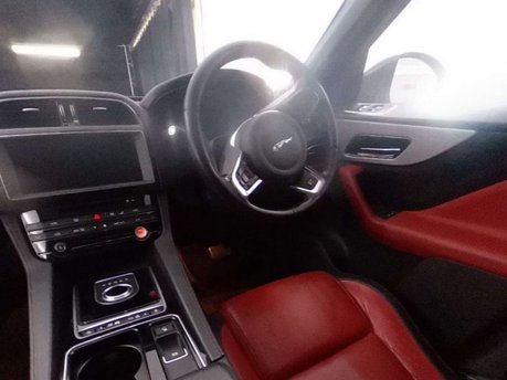 Jaguar F-Pace 2.0 F-PACE R-Sport AWD i Auto 4WD 5dr 3
