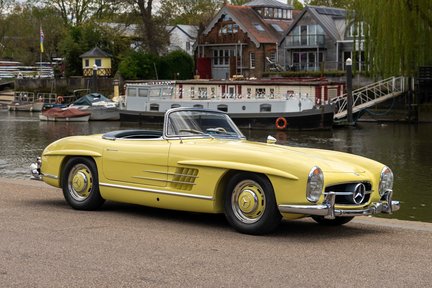 Mercedes-Benz SL Series 300SL Roadster 3