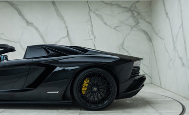 Lamborghini Aventador S LP 740-4 ROADSTER 36