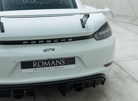 Porsche Cayman GT4 (718) 26