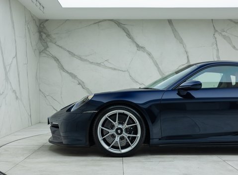 Porsche 911 GT3 TOURING (992) 36