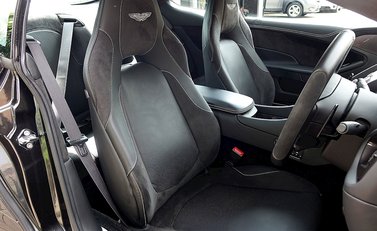 Aston Martin Vanquish 10