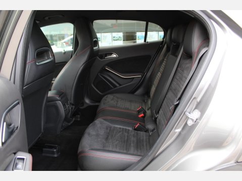 Mercedes-Benz GLA Class GLA 180 AMG LINE EDITION 34