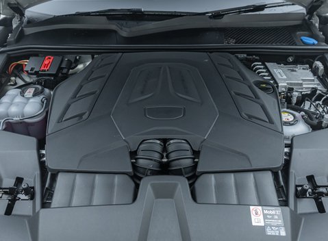 Porsche Cayenne TURBO E-HYBRID COUPE 43