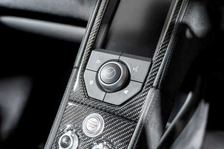 McLaren 650S LE MANS. UK CAR. 1 OF 50 EXAMPLES. CARBON INTERIOR & EXTERIOR. FRONT LIFT. 26