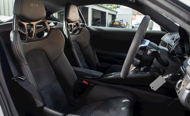 Porsche Cayman (981) GT4 12