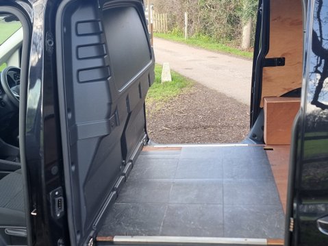 Volkswagen Caddy Maxi C20 TDI COMMERCE 23