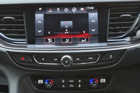 Vauxhall Insignia SRI VX-LINE NAV AUTOMATIC - REVERSE CAMERA -20 INCH ALLOYS 39