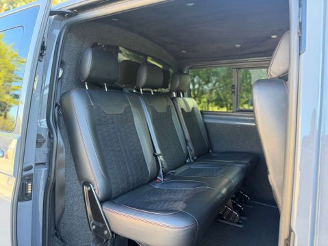 Volkswagen Transporter 2.0 Transporter T32 Sportline Black Edition TDI Semi-Auto 48