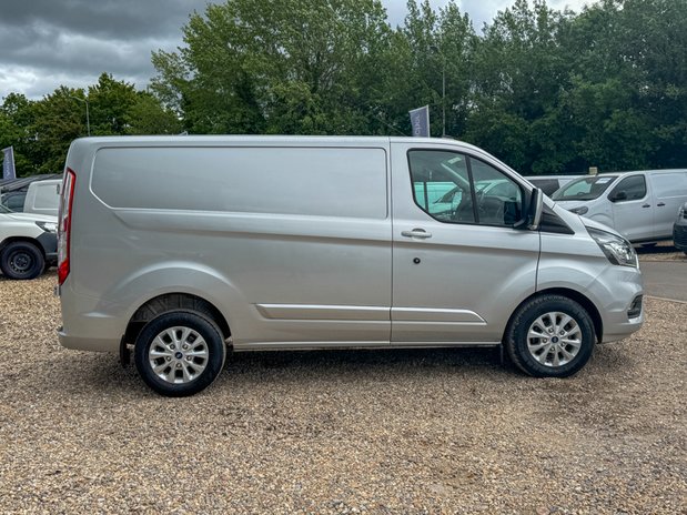 Ford Transit Custom SWB L1H1 Low Roof Limited 280 Air Con Alloys Sensors EURO 6 5