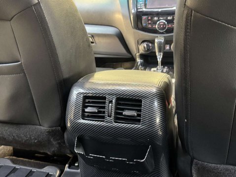 Nissan Navara 2.3 Navara Tekna dCi Auto 4WD 5dr 58