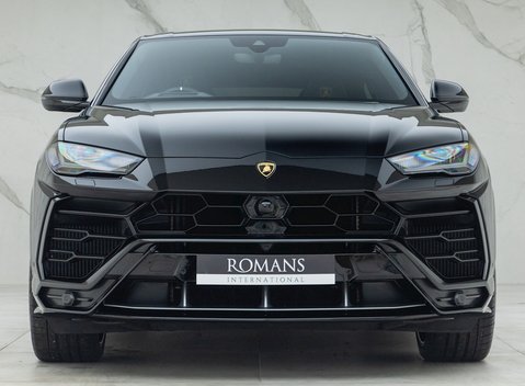 Lamborghini Urus 4