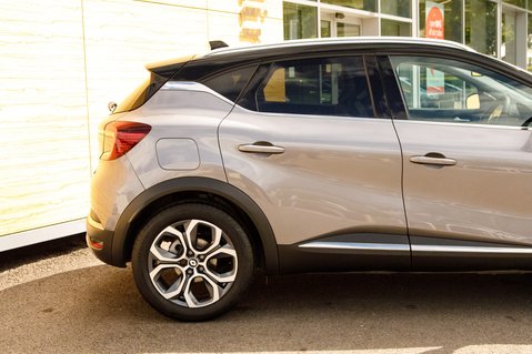Renault Captur TECHNO E-TECH 7