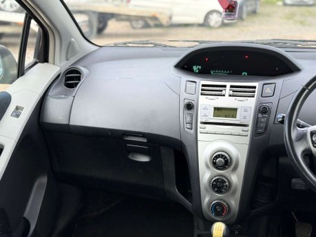 Toyota Yaris 1.3 VVT-i TR Hatchback 5dr Petrol Manual (141 g/km, 85 bhp) 26