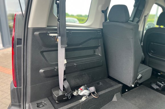 Citroen Berlingo BLUEHDI FEEL M WHEELCHAIR RAMP 37