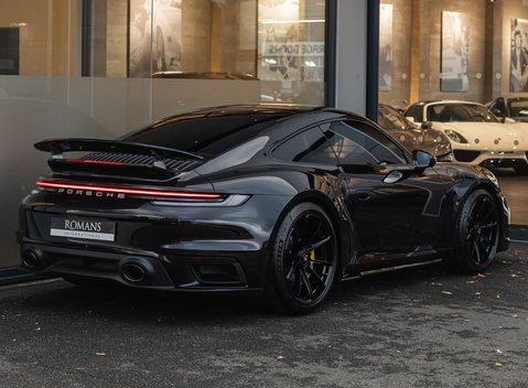 Porsche 911 Turbo S (992) 4