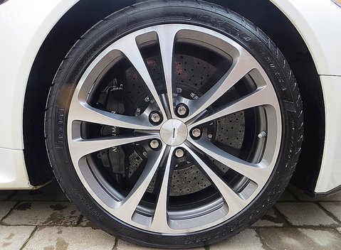 Aston Martin V12 Vantage 8