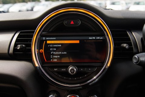 Mini Hatch COOPER 17