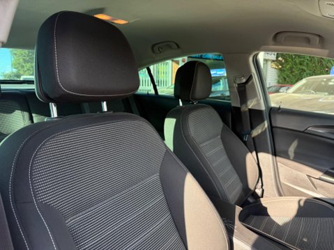 Vauxhall Insignia 2.0 CDTi SRi Nav Auto Euro 6 5dr 17