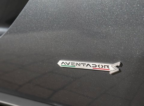 Lamborghini Aventador S LP740-4 Roadster 27