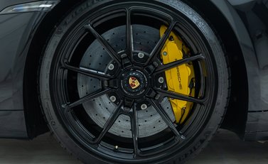 Porsche 911 Turbo S (992) 30