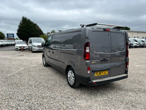 Renault Trafic LWB L2H1 Low Roof Sport 296 Air Con Nav Sensors EU 8