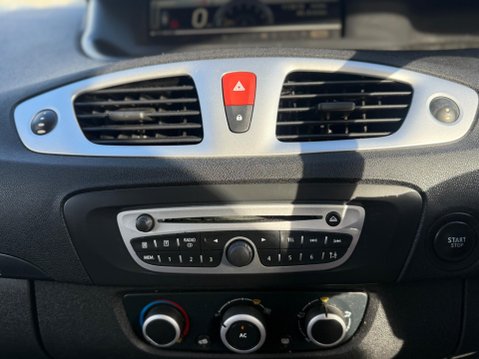 Renault Scenic 1.6 VVT Dynamique Euro 5 5dr 36