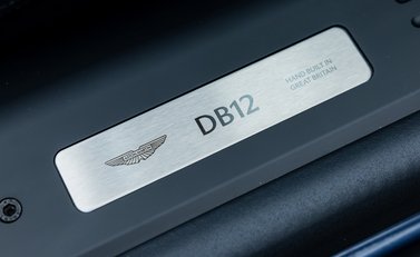 Aston Martin DB12 VOLANTE 28