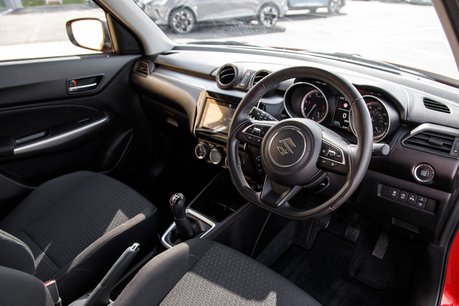 Suzuki Swift SZ5 DUALJET MHEV