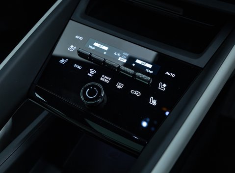 Porsche Macan 4 Electric 26