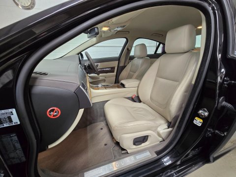 Jaguar XF 3.0d V6 Premium Luxury Auto Euro 5 (s/s) 4dr 44