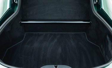 Aston Martin V12 Vantage 35