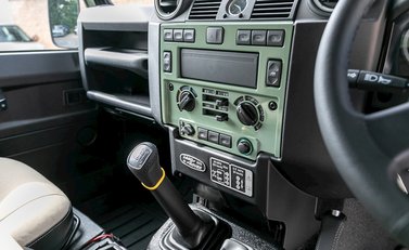 Land Rover Defender 90 Heritage Hard Top 16