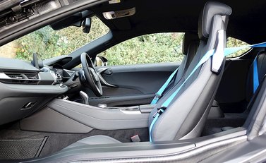 BMW I8 13