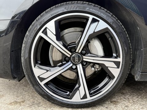 Audi A4 2.0 TFSI 40 Black Edition Estate 5dr Petrol S Tronic Euro 6 (s/s) (204 ps) 17