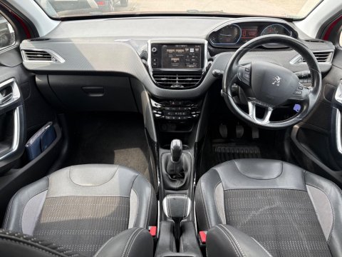 Peugeot 2008 PURETECH ALLURE 11