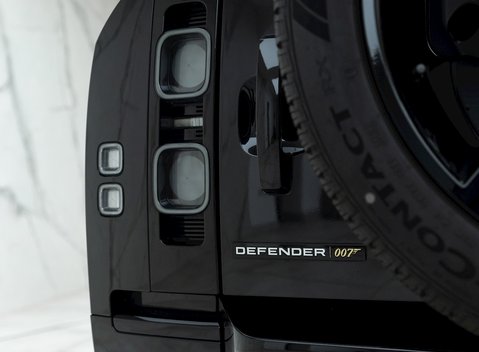 Land Rover Defender 90 V8 Bond Edition 25
