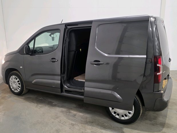 Vauxhall Combo VAUXHALL COMBO CARGO L1 DIESEL 2300 1.5 Turbo D 100ps H1 Pro Van 13