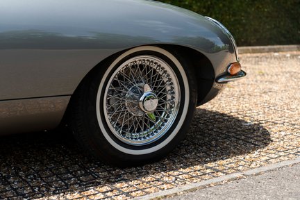 Jaguar E-Type 4.2 Roadster Series 1½ 12