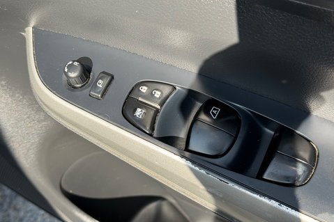 Nissan Navara DCI TEKNA AUTOMATIC - APPLE CAR PLAY - TOWBAR - REAR CANOPY 34