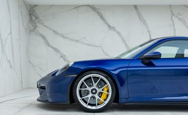 Porsche 911 GT3 Touring (992) 37