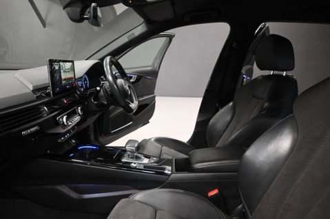 Audi A4 2.0 A4 Black Edition 40 TDI Quattro Semi-Auto 4WD 5dr 32