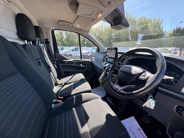 Ford Transit Custom AUTO LWB L2H2 High Roof Limited 320 Air Con Alloys Sensors EURO 6 15