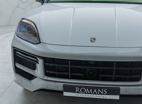 Porsche Cayenne TURBO E-HYBRID COUPE 32