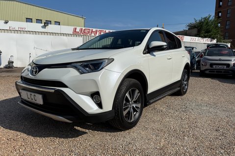 Toyota Rav 4 D-4D BUSINESS EDITION LOOK! 37000 MILES! 1 OWNER! SAT NAVIGATION 9